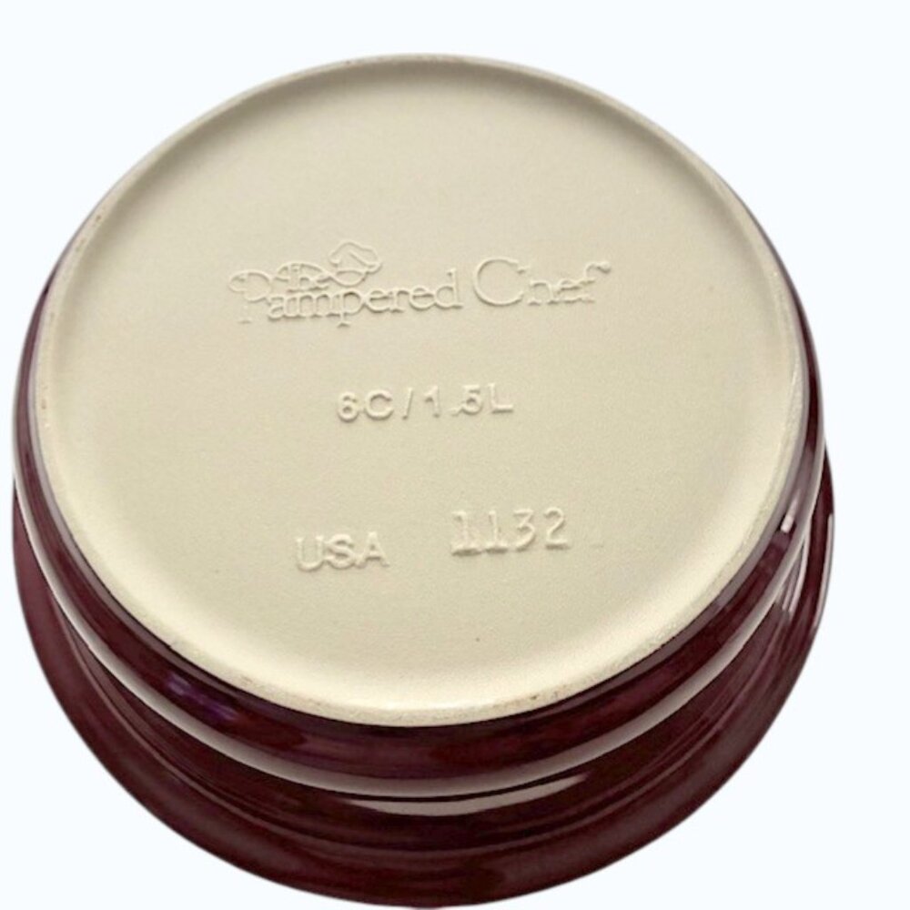 The Pampered Chef Round Covered Baker  #1364 - Picture 7 of 8